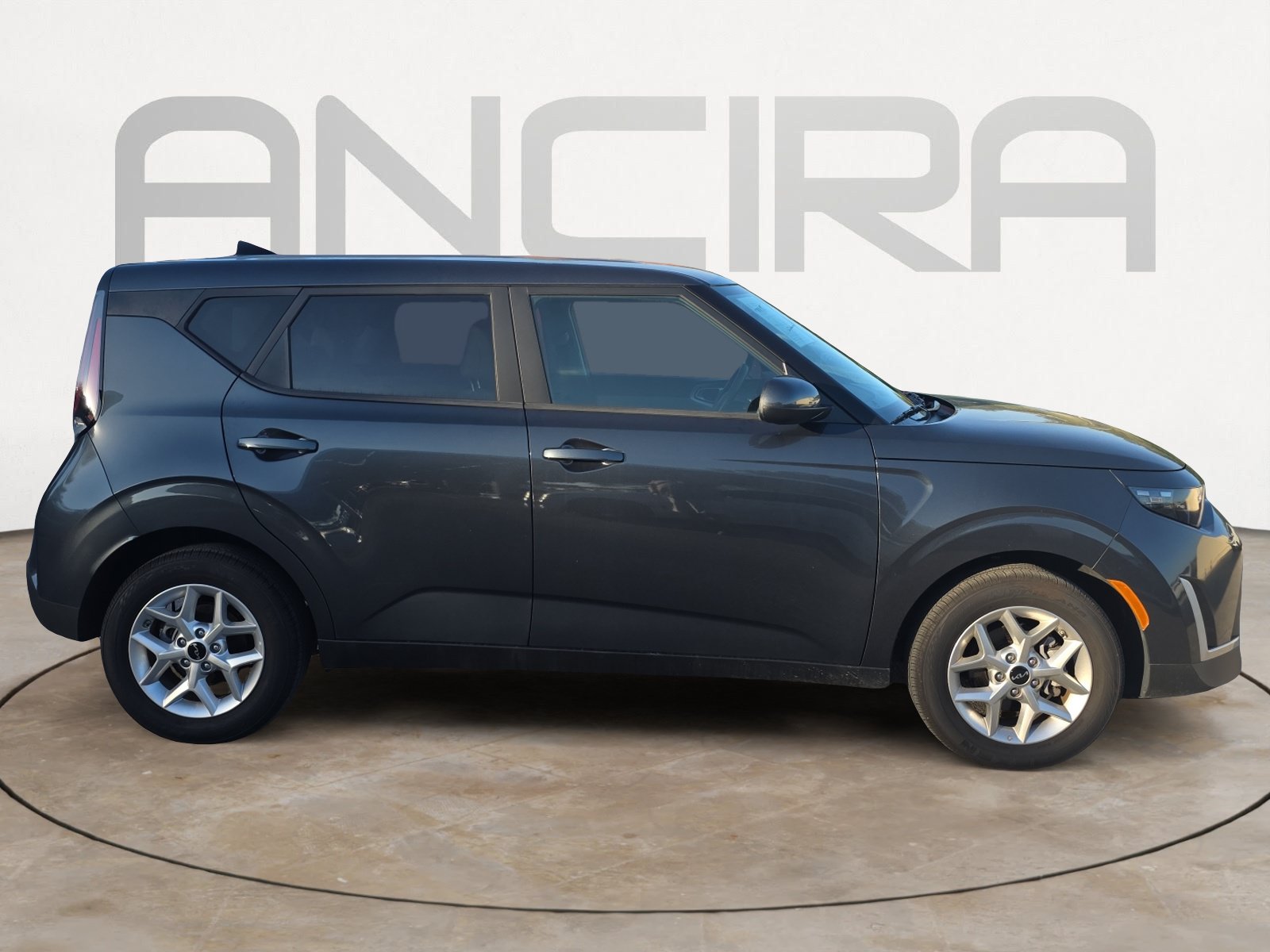 Used 2025 Kia Soul LX w/ LX Technology Package FWD image 9