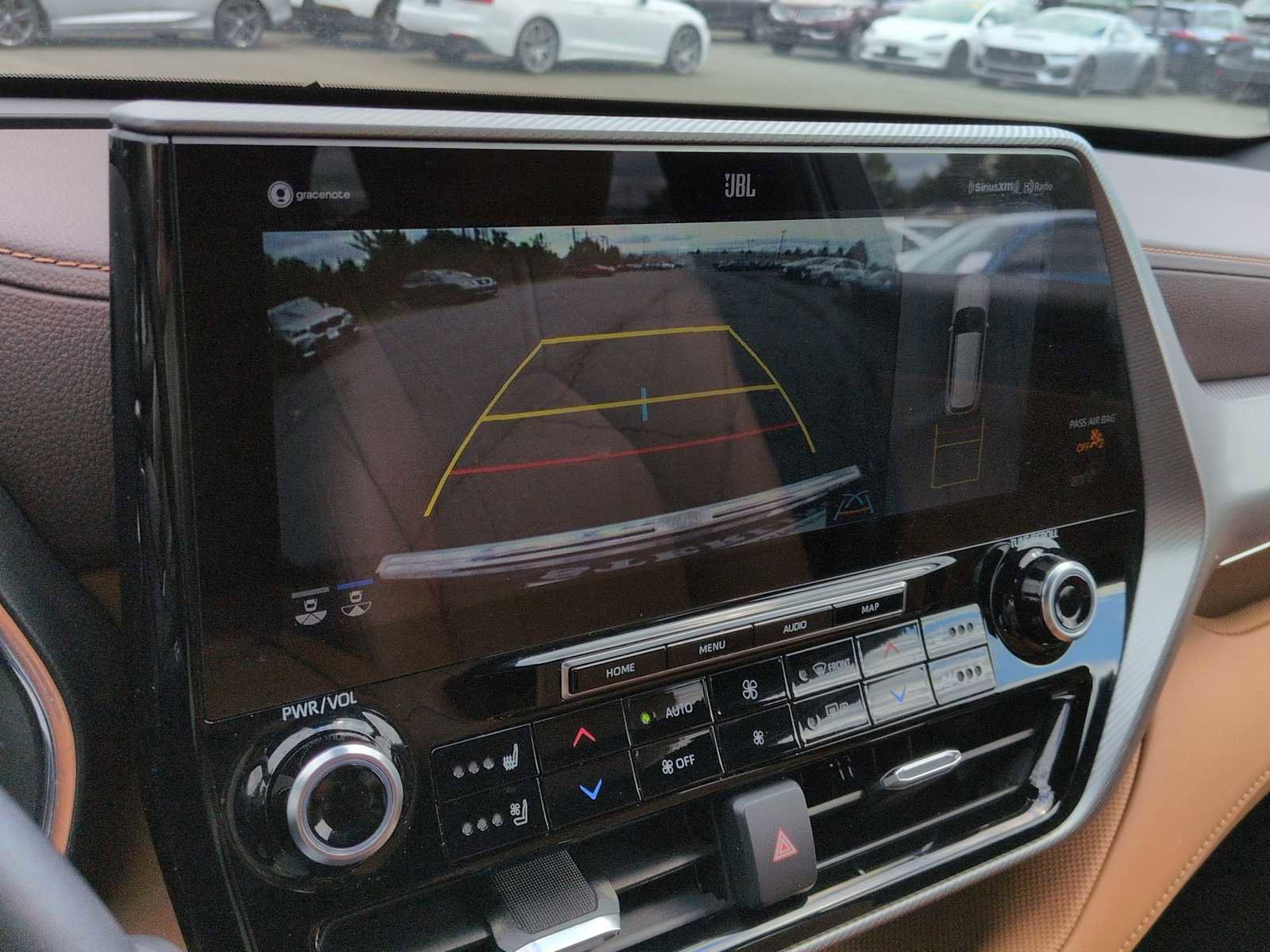 Used 2022 Toyota Highlander Platinum AWD/4WD image 32