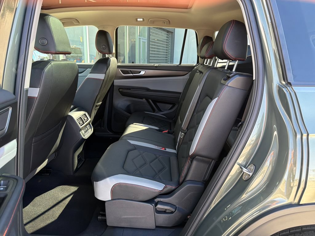 Certified 2026 Volkswagen Atlas Peak Edition AWD/4WD image 14