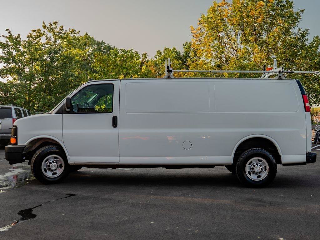 Used 2016 Chevrolet Express 2500 Extended RWD image 5
