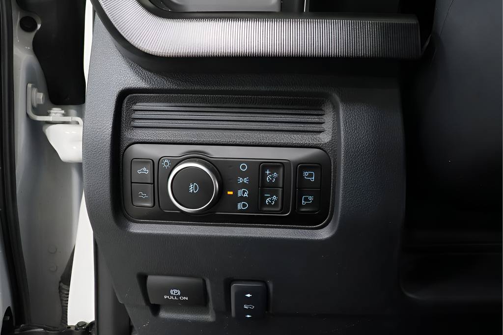 Used 2025 Ford F250 Platinum w/ FX4 Off-Road Package AWD/4WD image 20