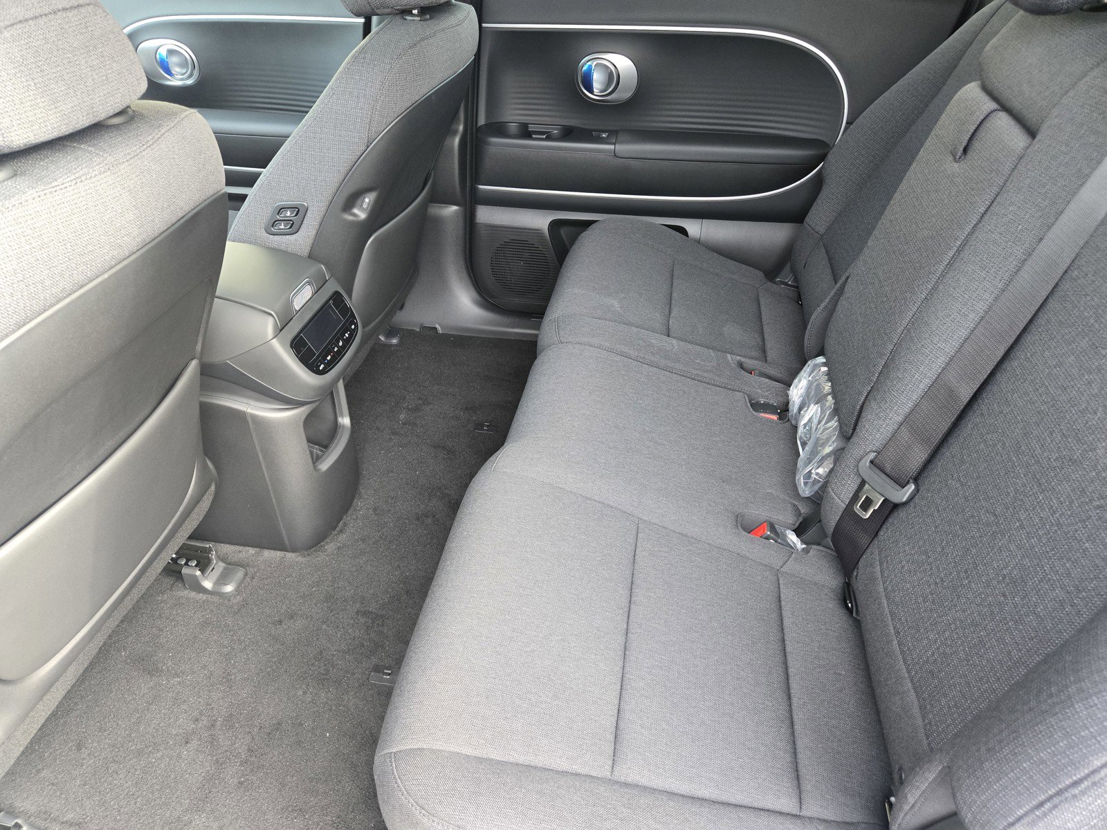 New 2026 Hyundai Ioniq 9 SE w/ Tow & Go Package image 15