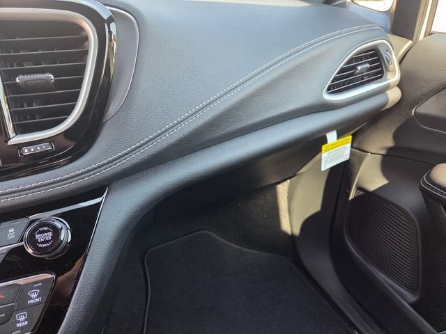 New 2026 Chrysler Pacifica Select FWD image 24