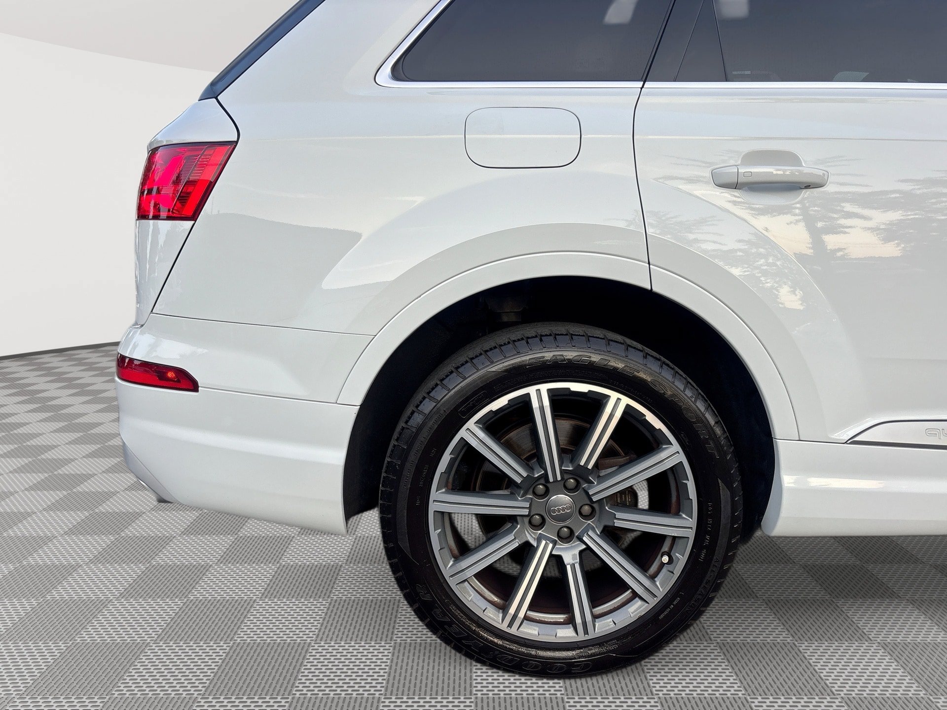 Used 2017 Audi Q7 3.0T Premium Plus AWD/4WD image 30