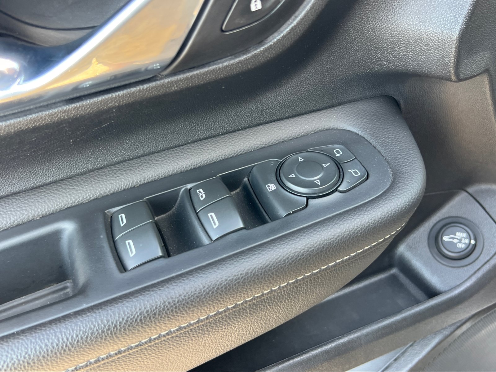 Used 2020 GMC Terrain Denali w/ Denali Premium Package FWD image 16