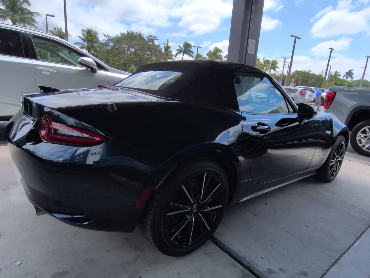 Used 2025 MAZDA MX-5 Miata Grand Touring w/ Weather Package RWD image 4