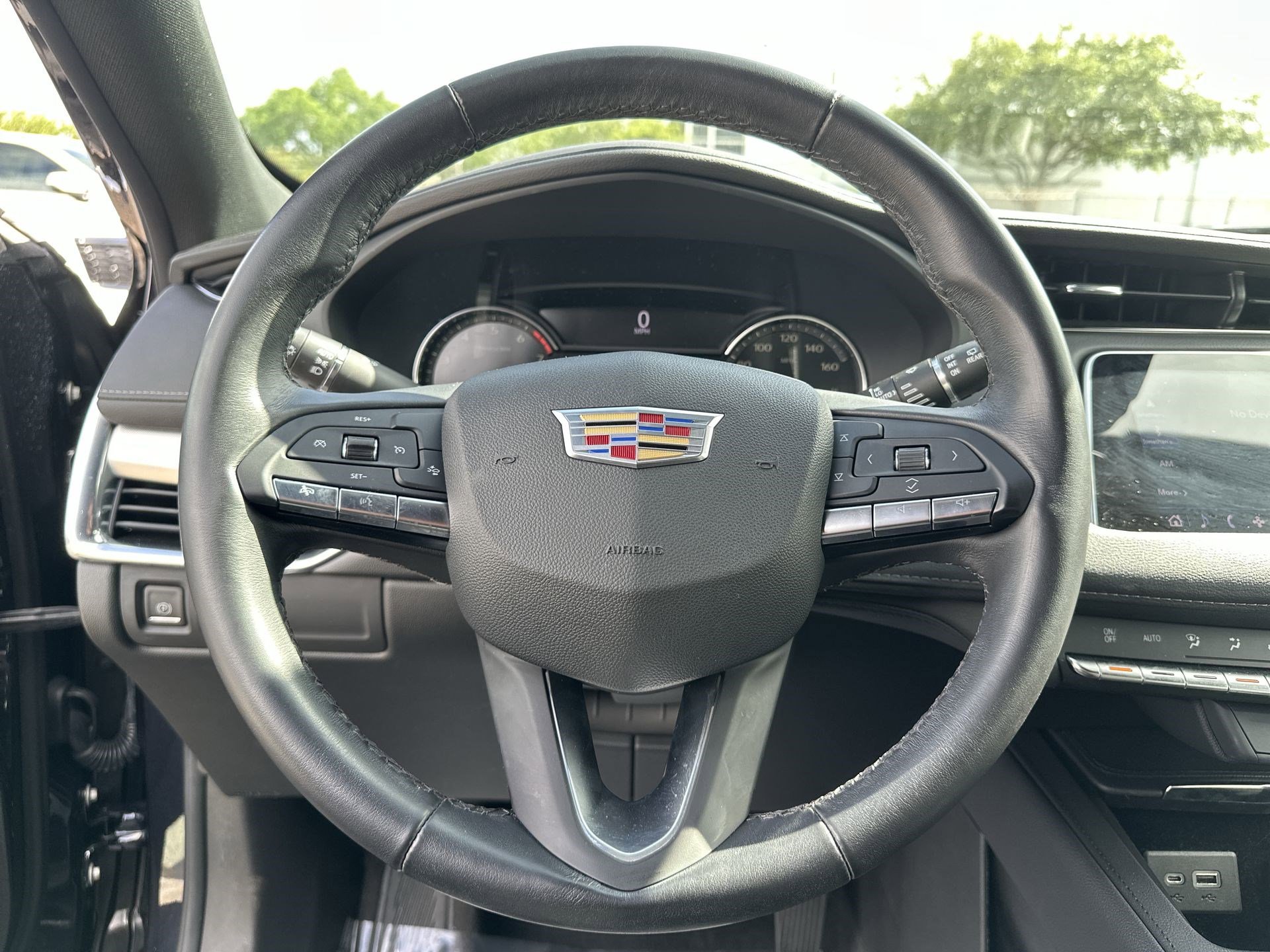 Used 2023 Cadillac XT4 Premium Luxury FWD image 11