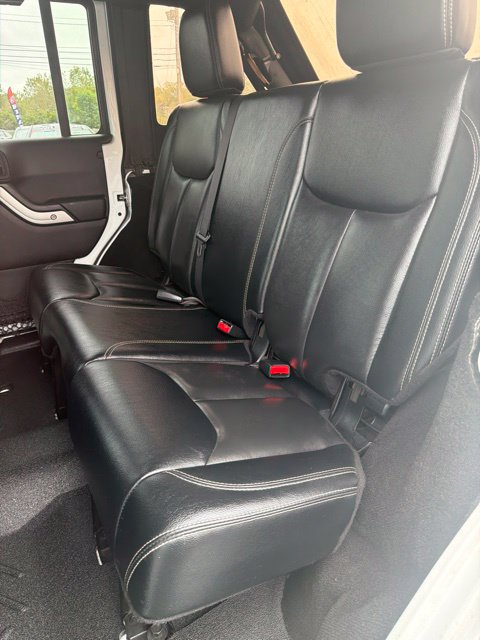 Used 2017 Jeep Wrangler Unlimited Rubicon AWD/4WD image 9