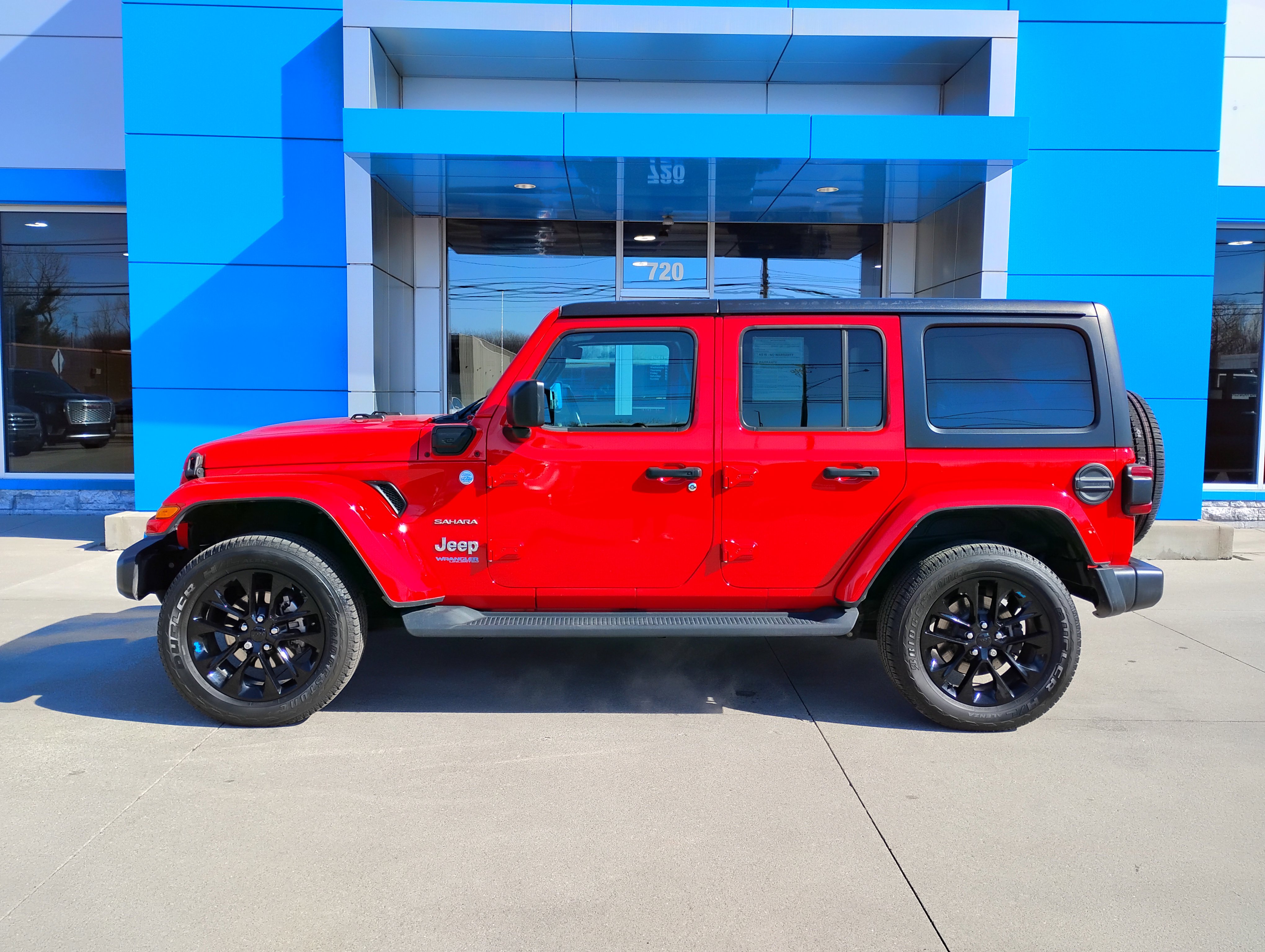 Used 2022 Jeep Wrangler Unlimited Sahara w/ Cold Weather Group image 31