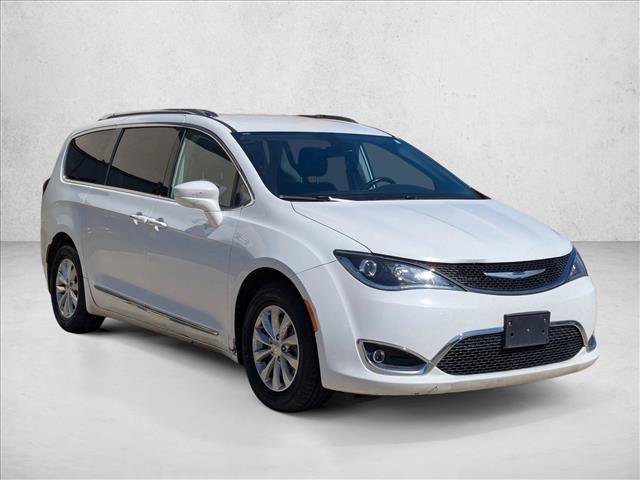 Used 2018 Chrysler Pacifica Touring-L image 3
