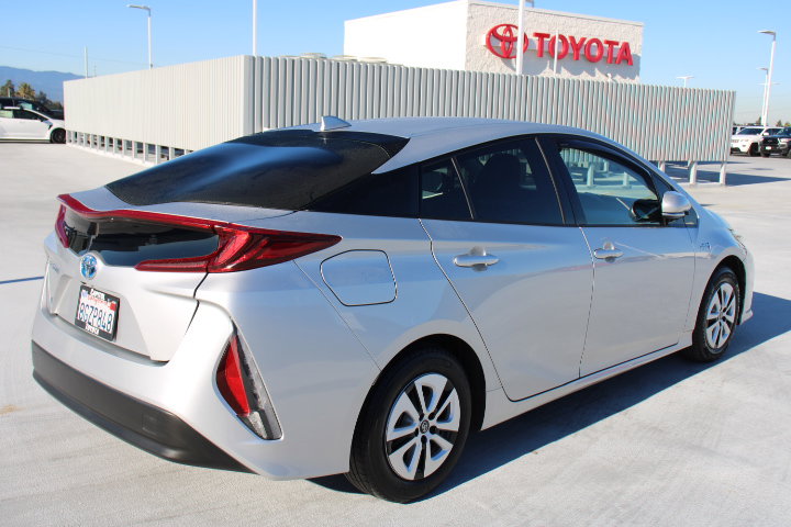 Used 2018 Toyota Prius Prime Plus image 3