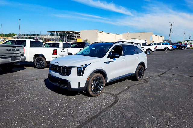 Used 2025 Kia Sorento SX AWD/4WD image 3