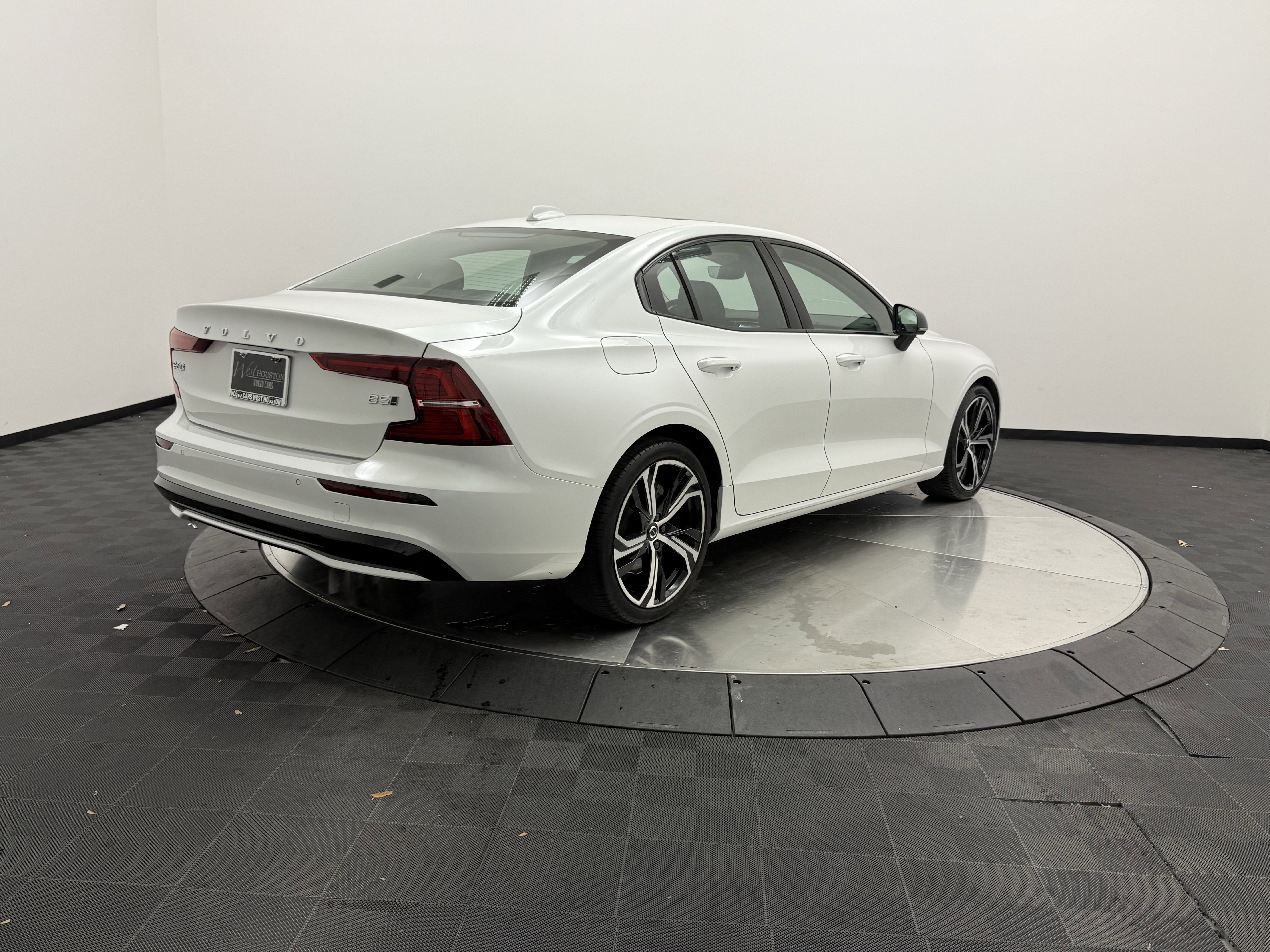 Used 2024 Volvo S60 B5 Core AWD/4WD image 7