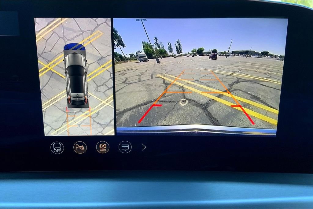 New 2026 Cadillac Lyriq Luxury image 25