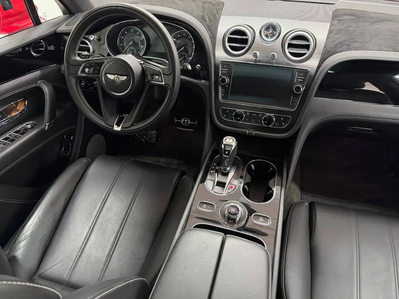 Used 2019 Bentley Bentayga AWD/4WD image 33