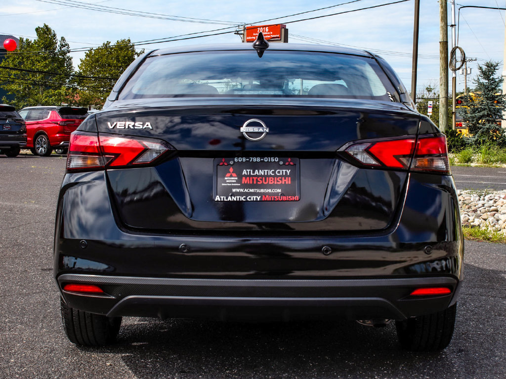 Used 2025 Nissan Versa SV FWD image 5