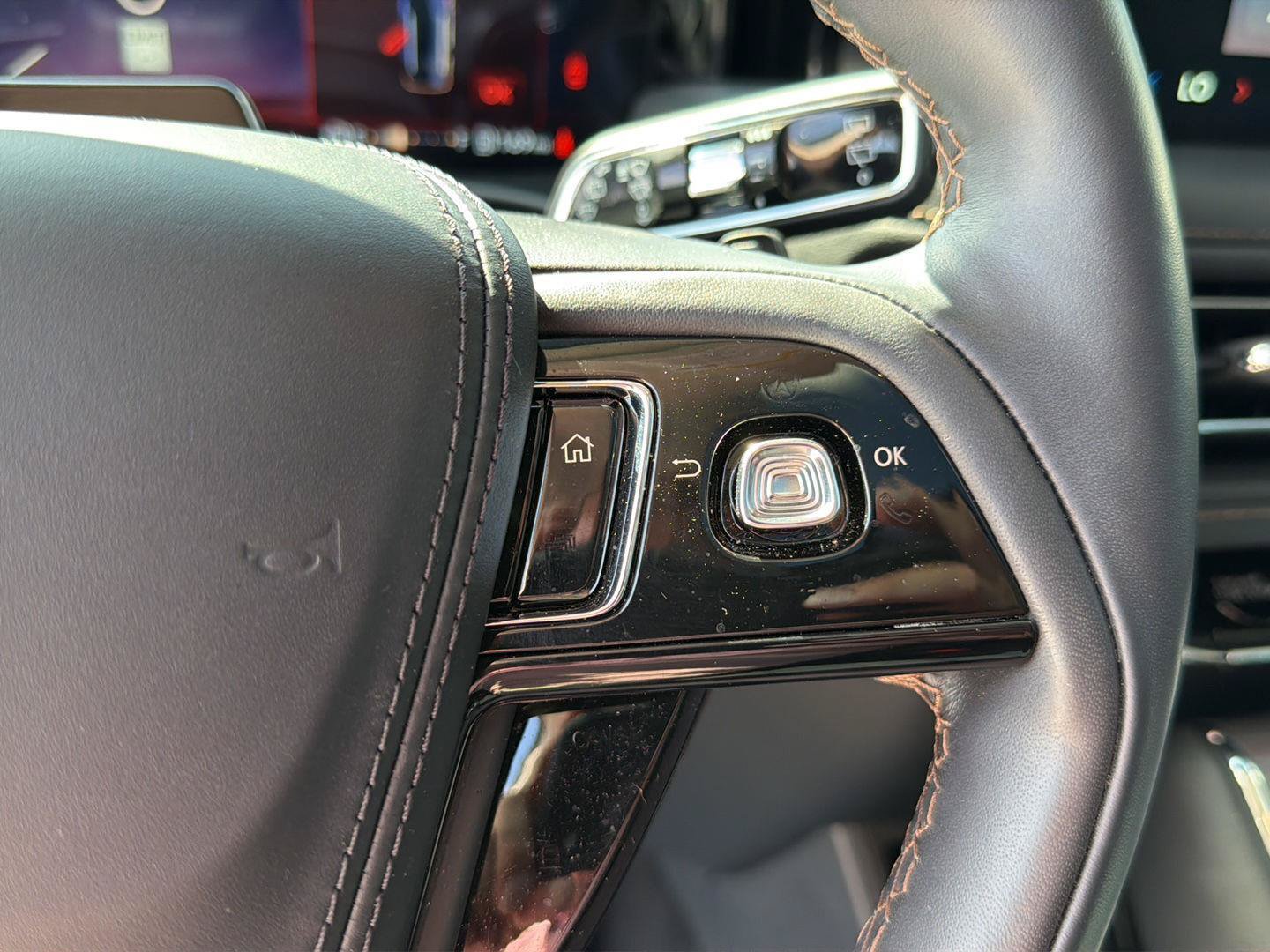 Used 2026 Lincoln Aviator AWD image 24