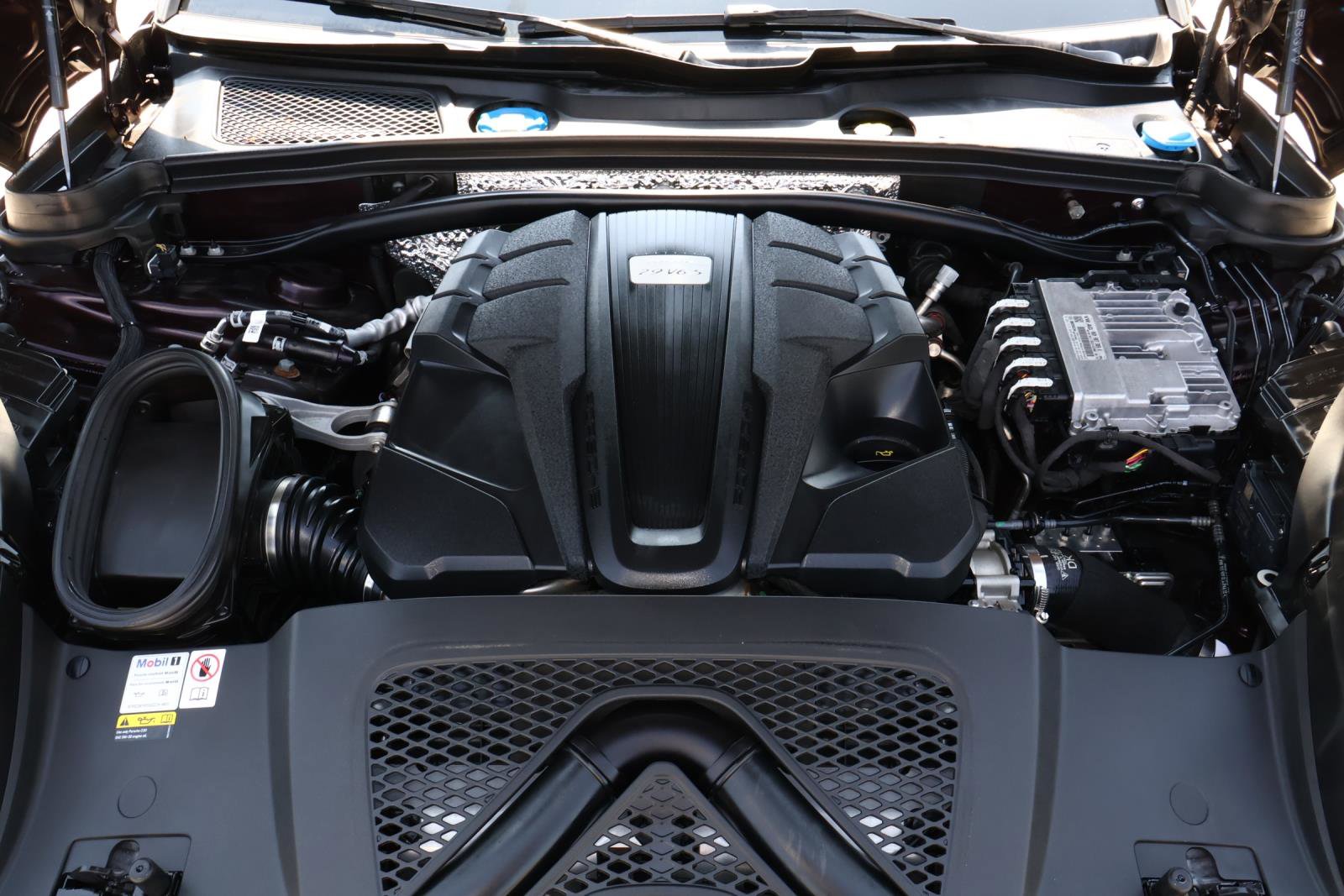 Used 2023 Porsche Macan S image 24