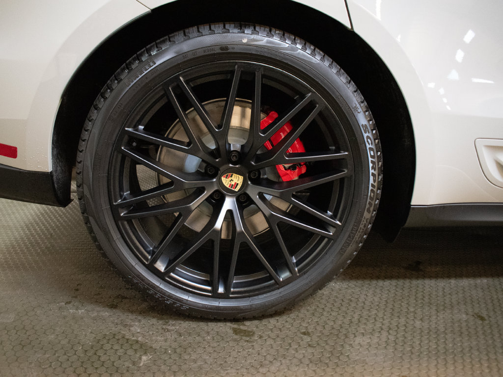 New 2026 Porsche Macan GTS AWD/4WD image 16