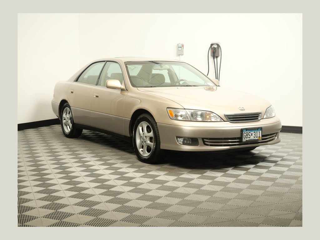 Used 2001 Lexus ES 330 FWD image 1