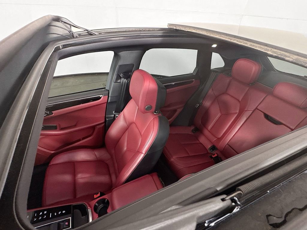 Used 2024 Porsche Macan AWD/4WD image 25