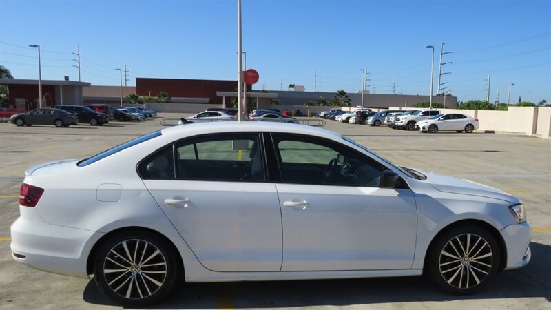 Used 2016 Volkswagen Jetta Sport w/ Lighting Package FWD image 5