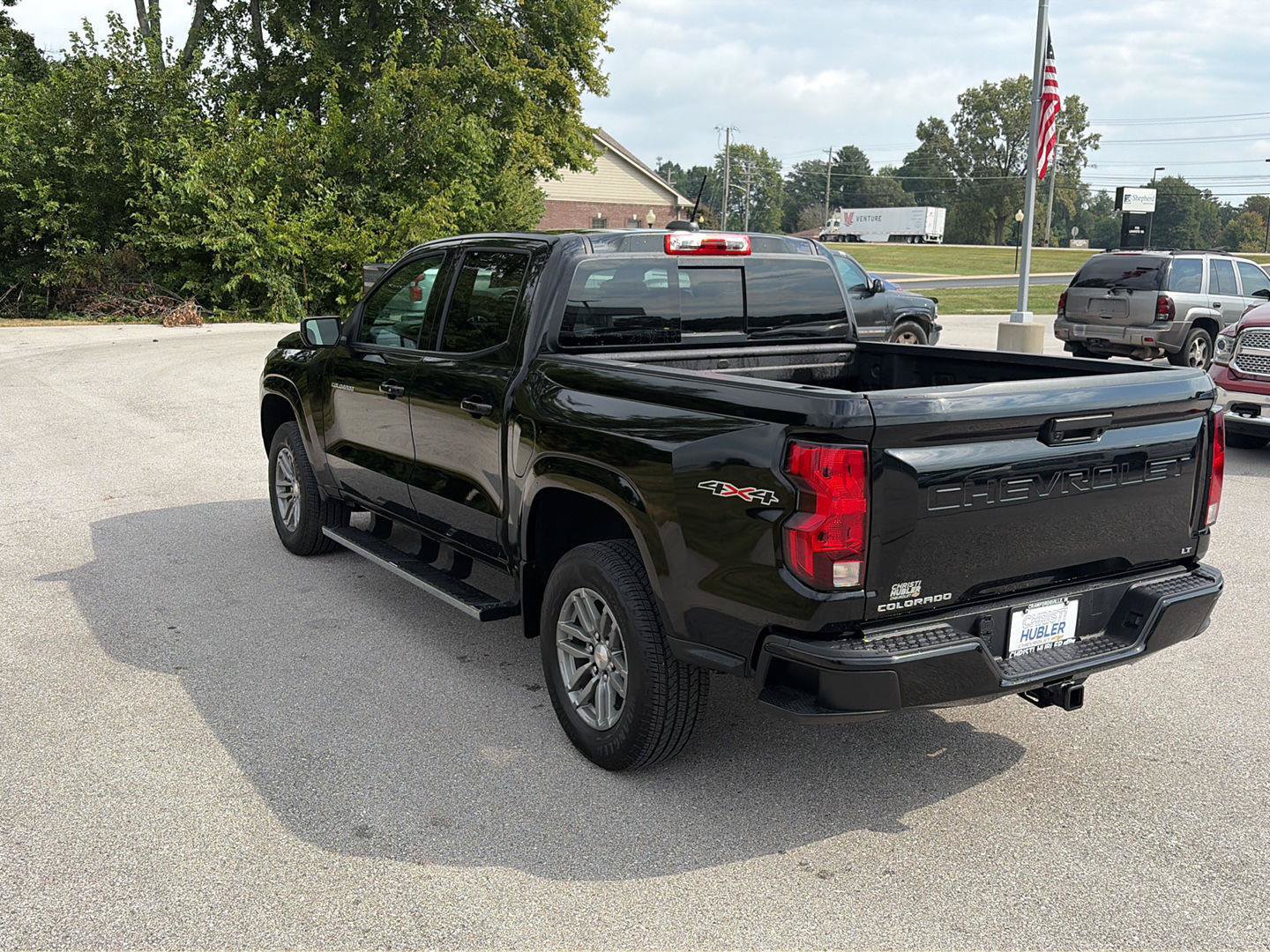 Used 2024 Chevrolet Colorado LT w/ LT Convenience Package II AWD/4WD image 3