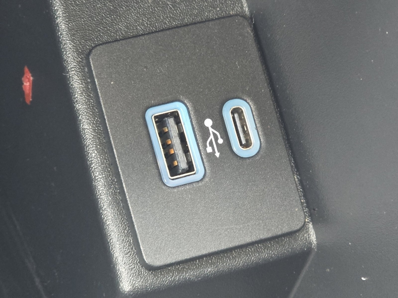 Used 2022 Ford Edge Titanium w/ Equipment Group 301A image 7