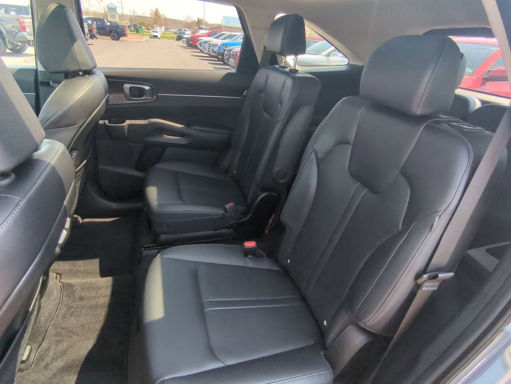 Used 2025 Kia Sorento EX w/ Panoramic Sunroof Package FWD image 30