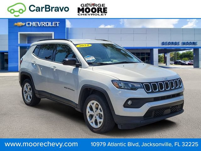 Used 2024 Jeep Compass Latitude AWD/4WD image 1