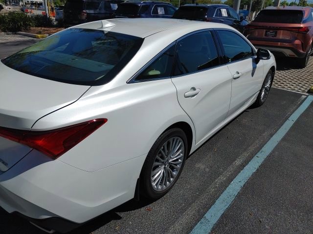 Used 2019 Toyota Avalon Limited image 16