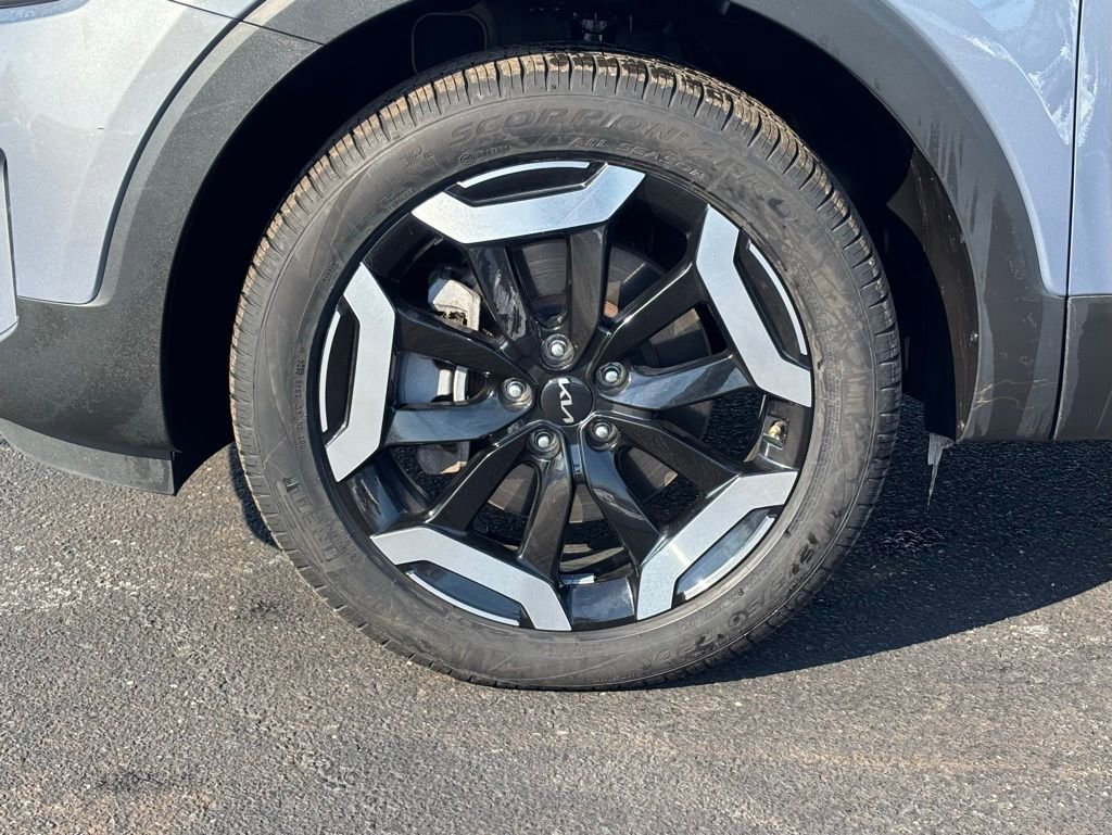 Used 2024 Kia Telluride EX w/ EX Captain's Chair Package image 11