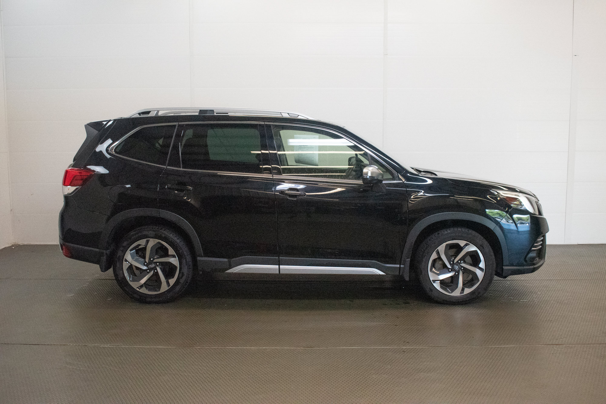 Certified 2023 Subaru Forester Touring AWD/4WD image 3