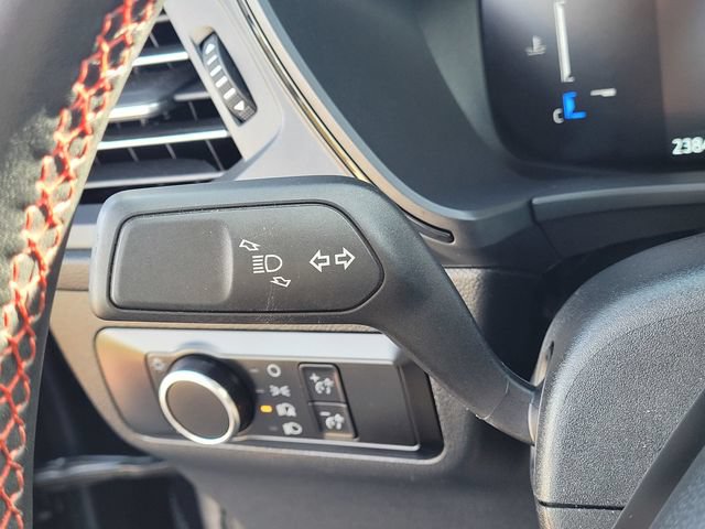 Used 2025 Ford Escape ST-Line AWD/4WD image 16