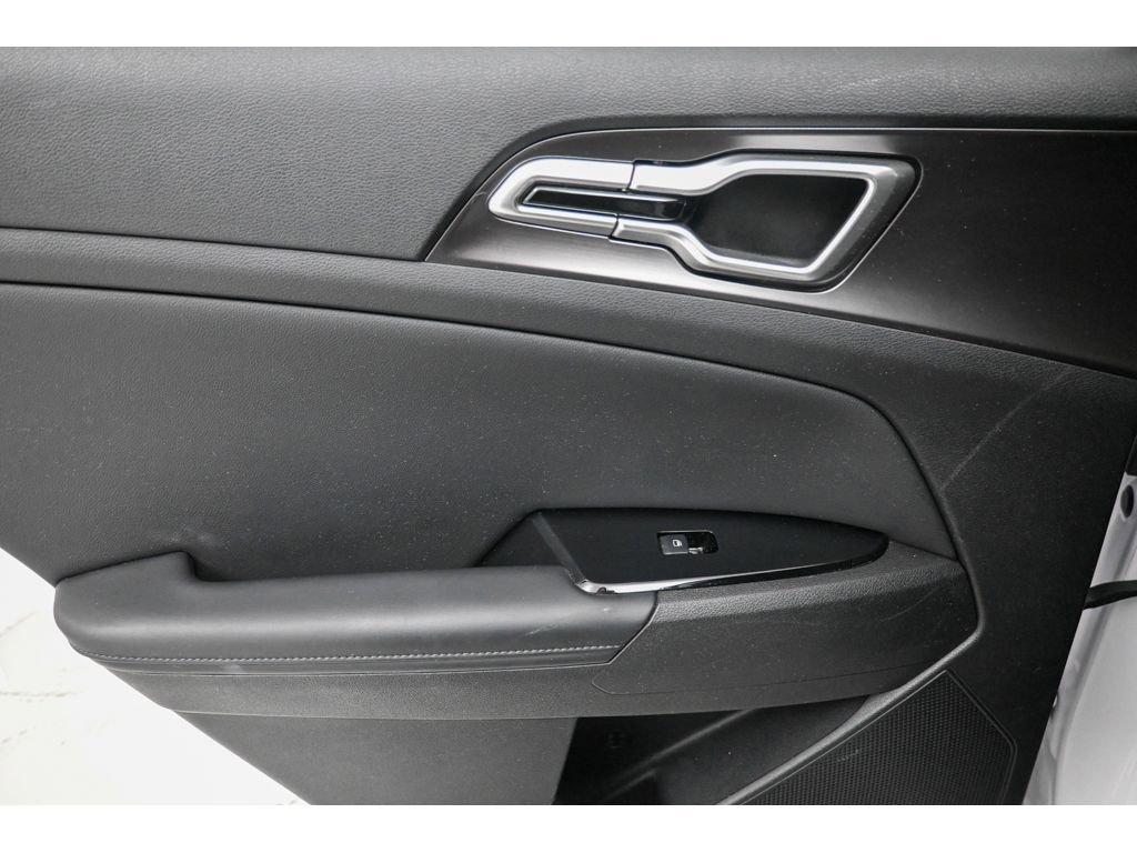 Used 2023 Kia Sportage EX image 29