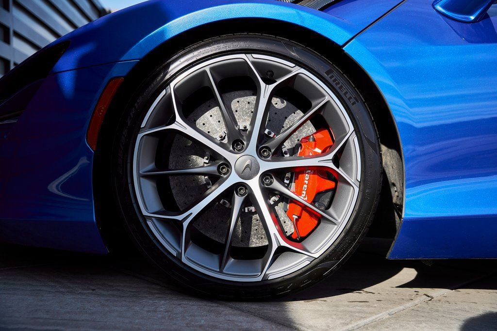 Used 2025 McLaren Artura Spider RWD image 3