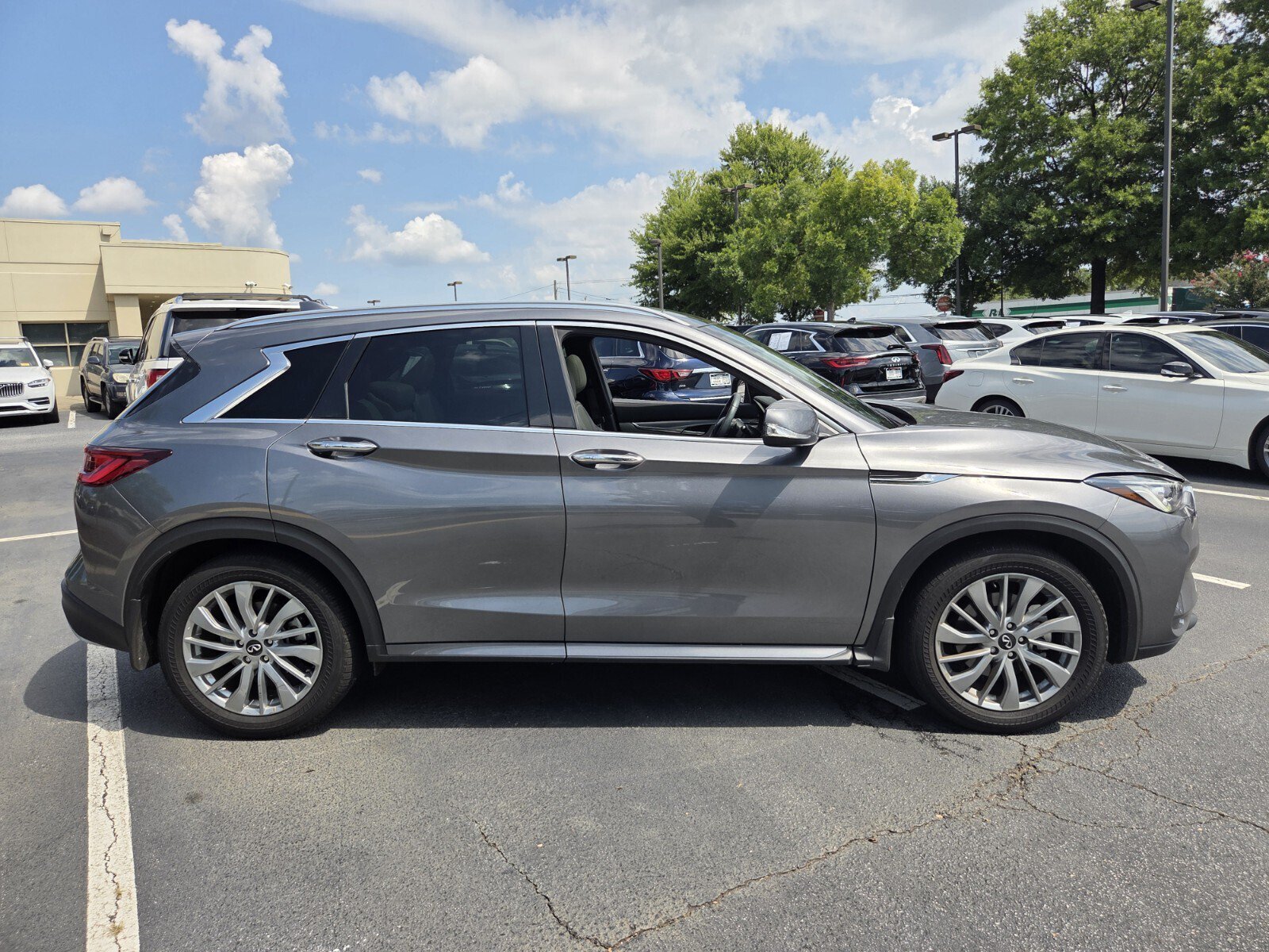 Used 2023 INFINITI QX50 Luxe FWD image 5