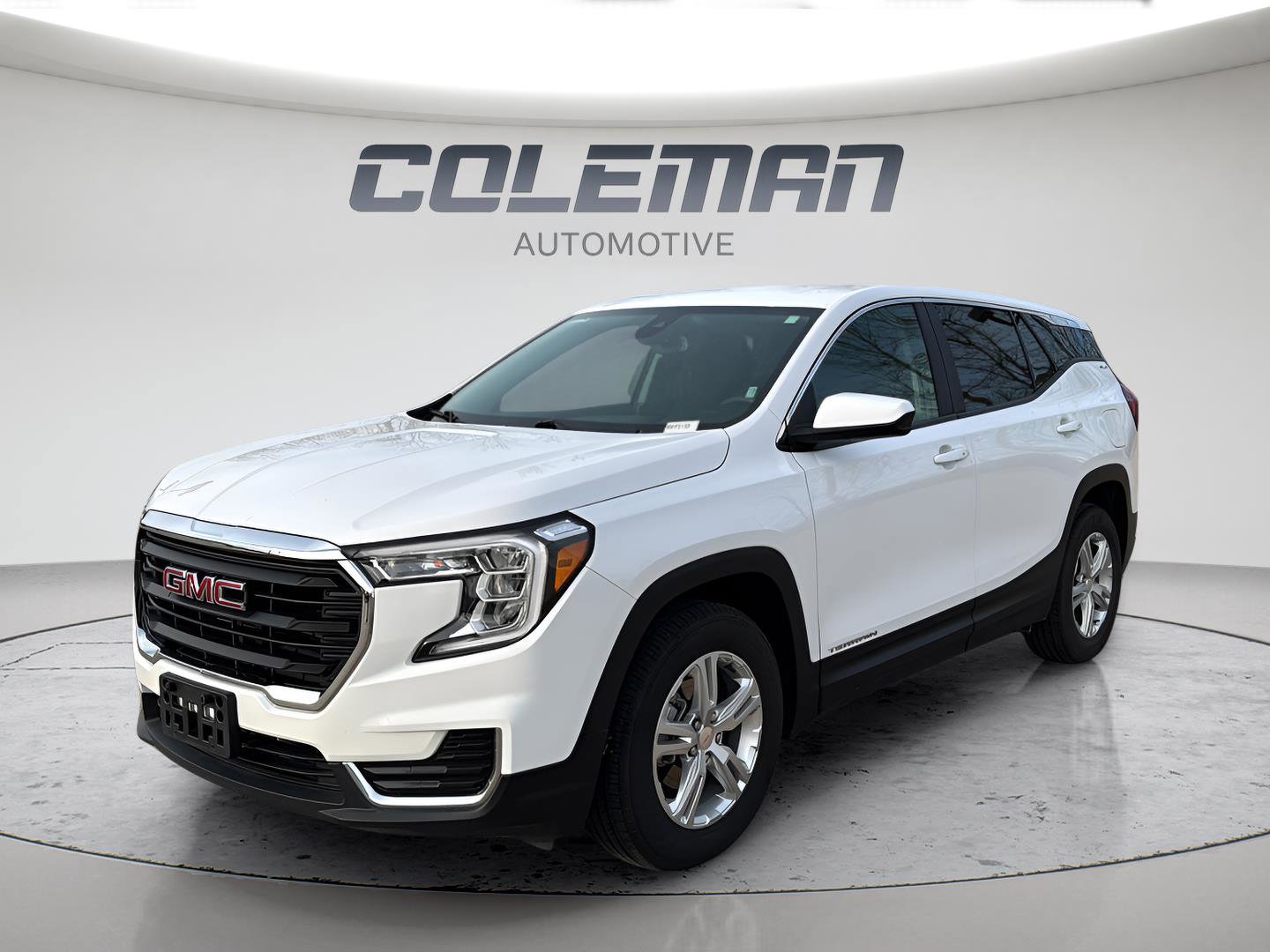 Used 2024 GMC Terrain SLE image 1