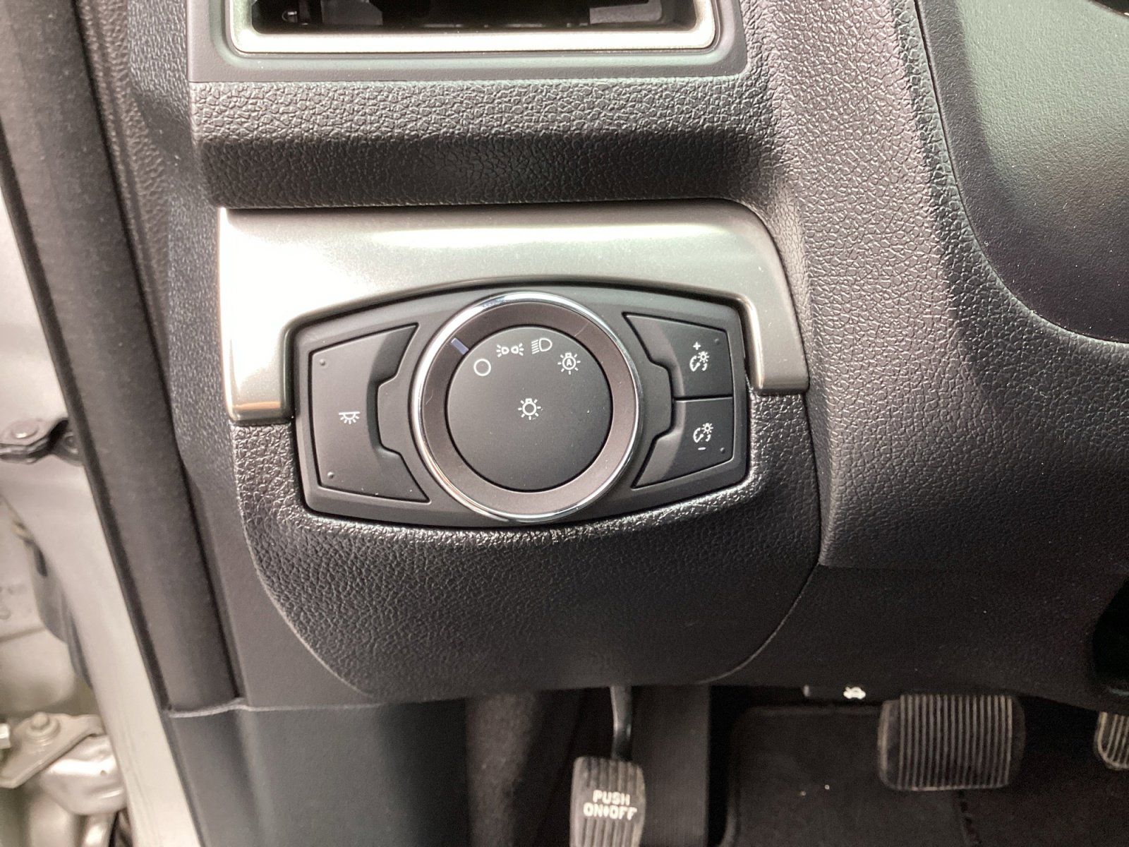 Used 2019 Ford Explorer XLT image 29