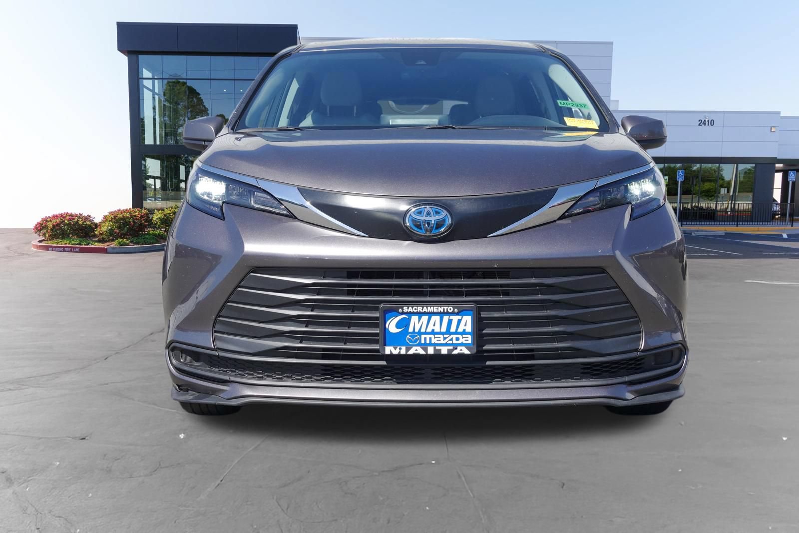Used 2024 Toyota Sienna LE AWD/4WD image 8