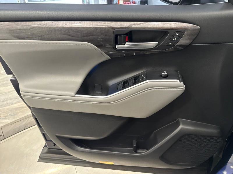 Used 2021 Toyota Highlander Limited image 69