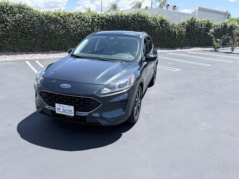 Used 2022 Ford Escape SE w/ SE Sport Appearance Package FWD image 4
