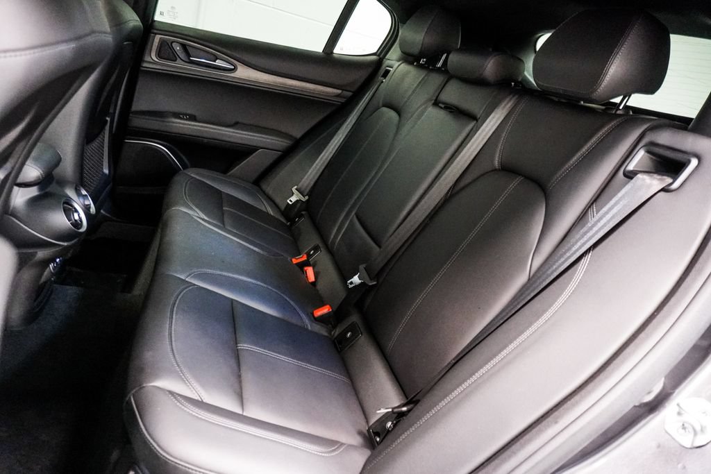 Used 2023 Alfa Romeo Stelvio Ti AWD/4WD image 9