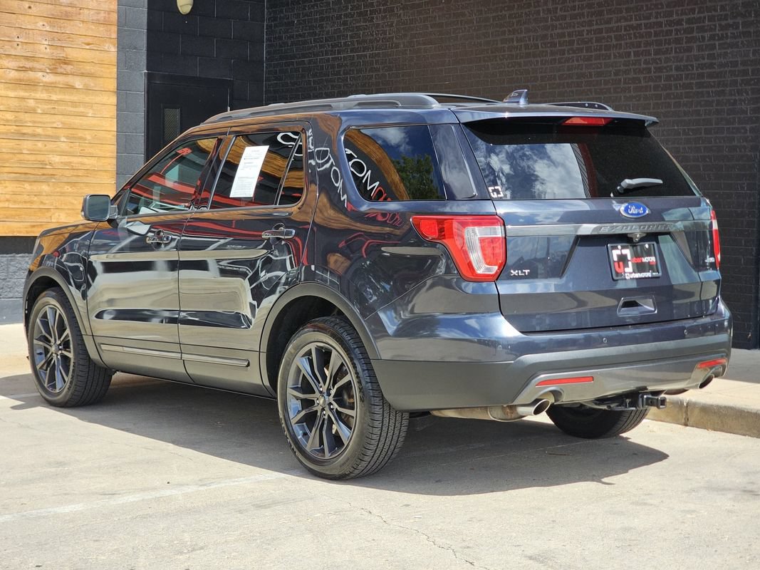 Used 2017 Ford Explorer XLT w/ Equipment Group 202A AWD/4WD image 11