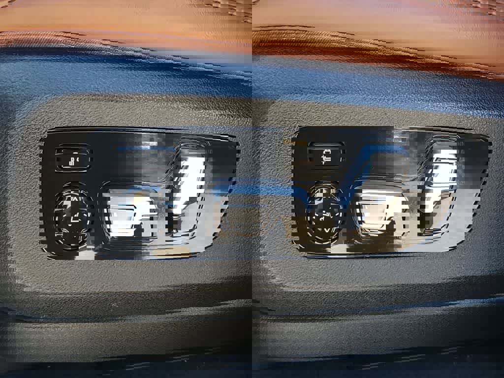 Used 2024 BMW X7 M60i w/ Executive Package image 21