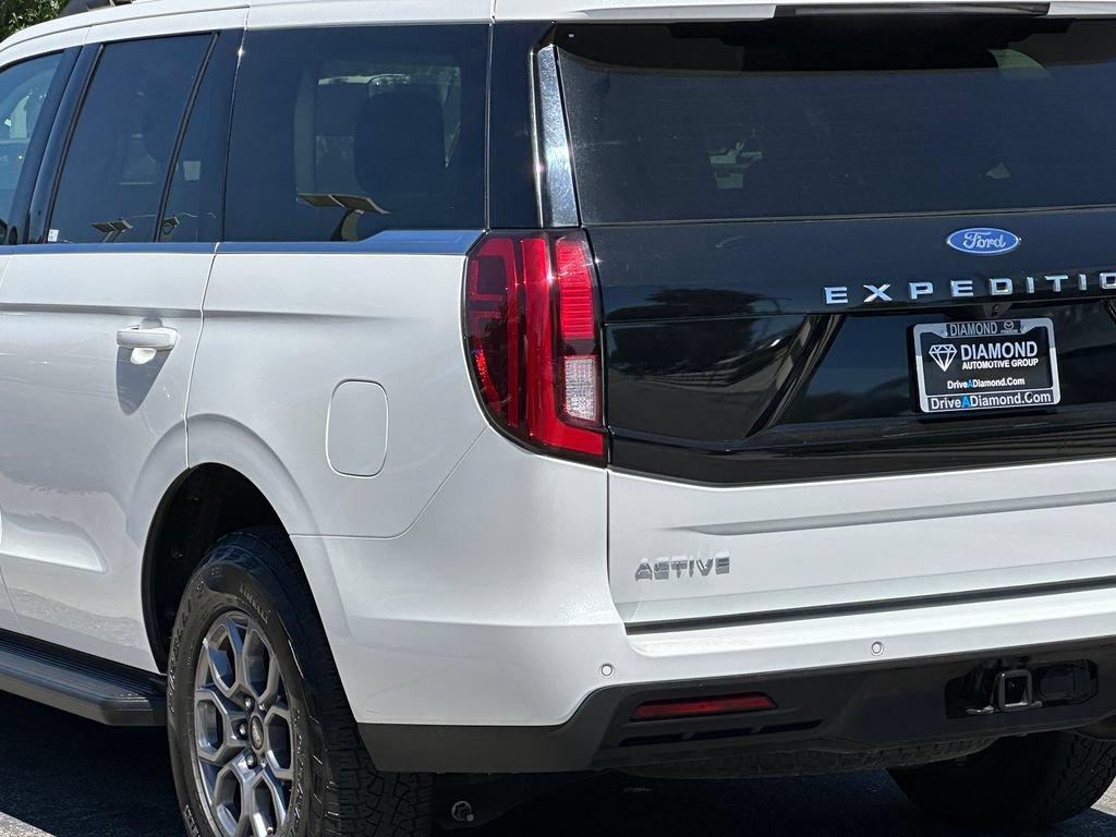 Used 2025 Ford Expedition Active RWD image 5