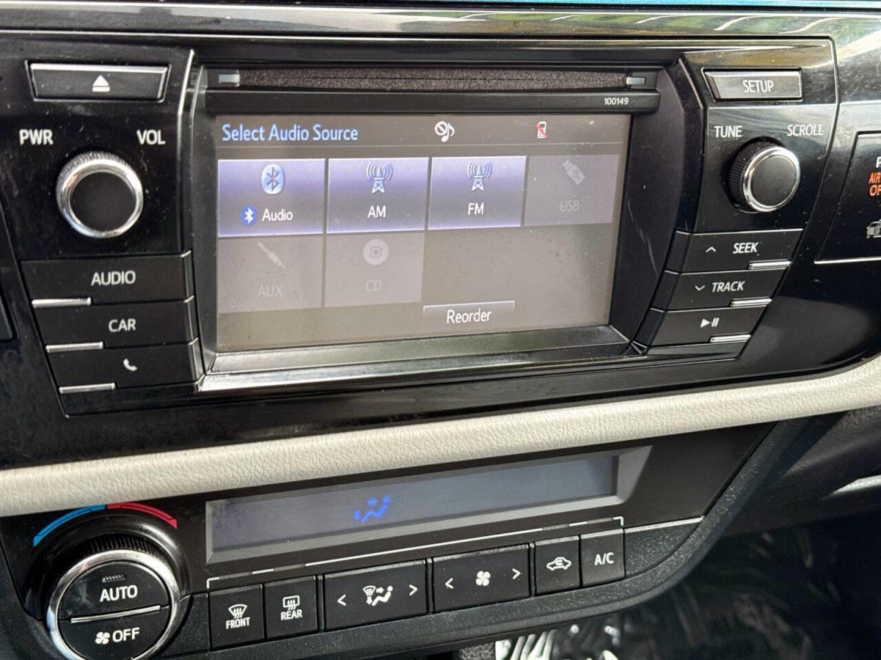 Used 2015 Toyota Corolla LE FWD image 17