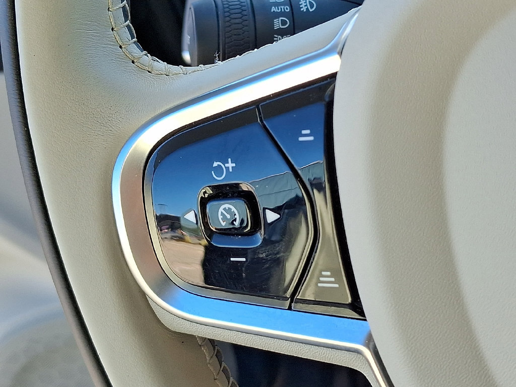 Certified 2025 Volvo XC90 T8 Ultra w/ Protection Package Premier AWD/4WD image 23