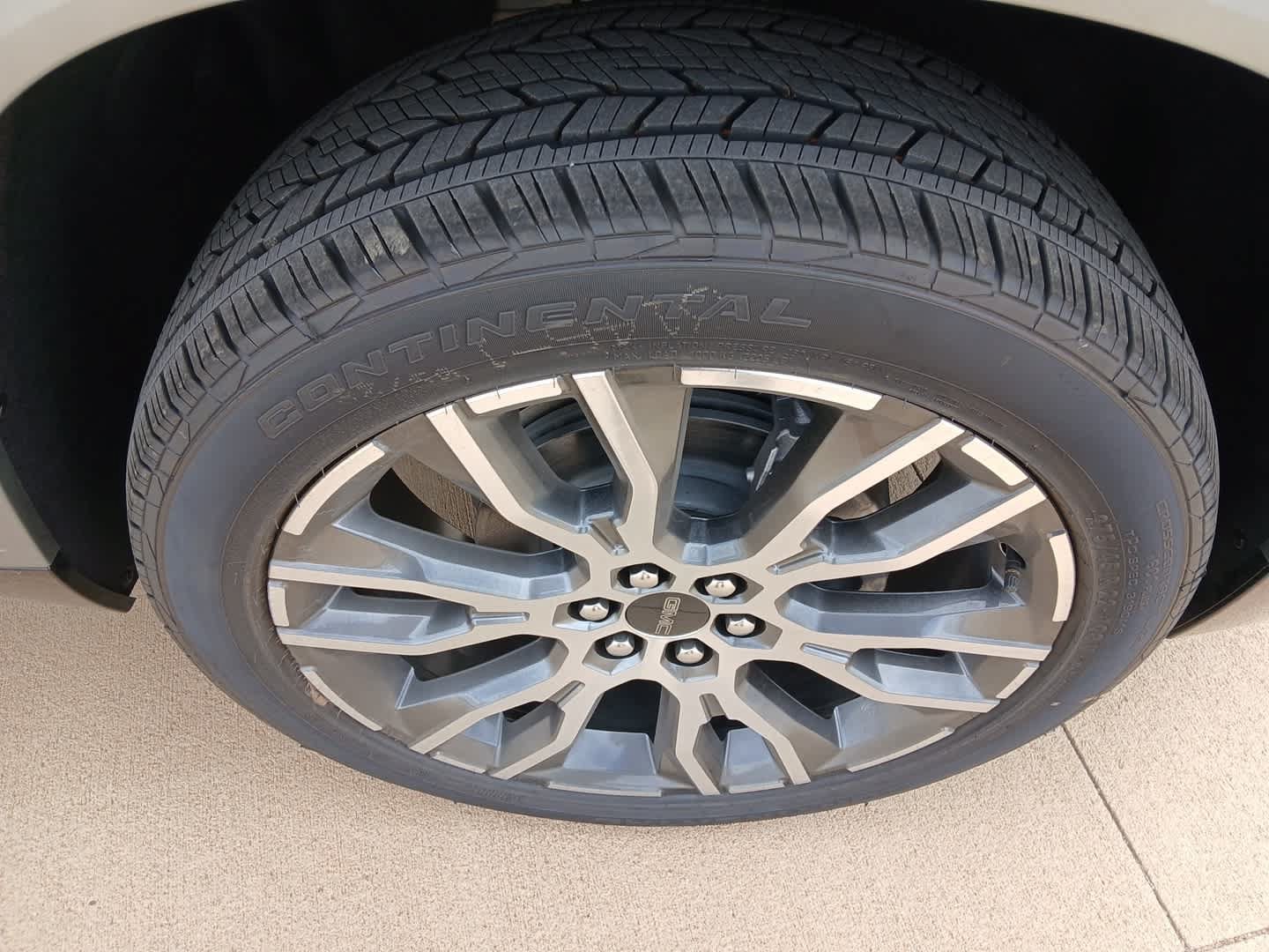 New 2026 GMC Acadia Denali Ultimate w/ LPO, Floor Liner Package AWD/4WD image 11