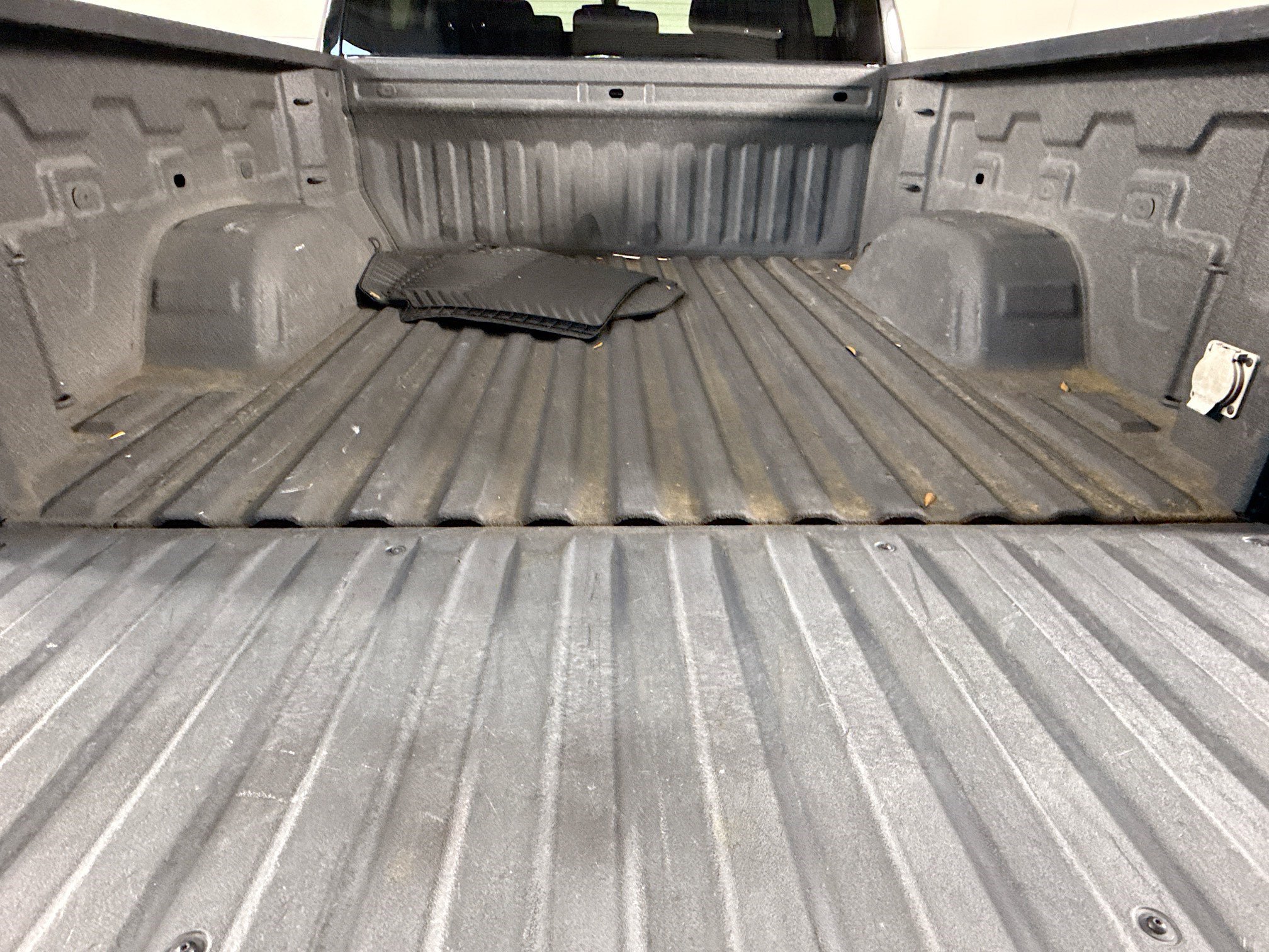 Used 2022 Chevrolet Silverado 1500 Custom w/ LPO, Dark Essentials Package RWD image 32
